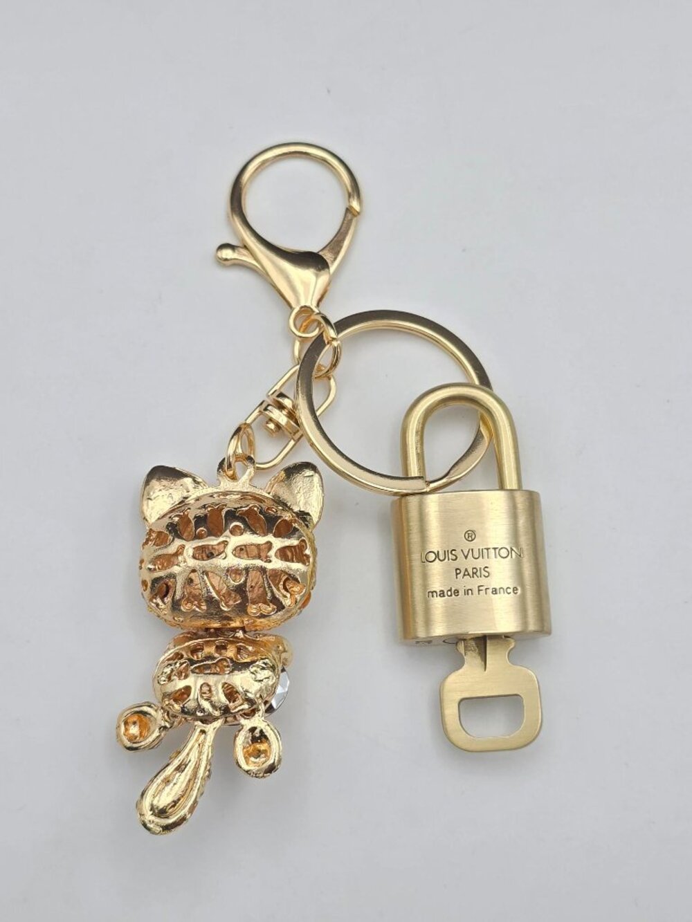 Authentic Louis Vuitton Lock & Key Gold ✨ Unbranded Cat Keychain Bag Charm LV - Picture 4 of 10
